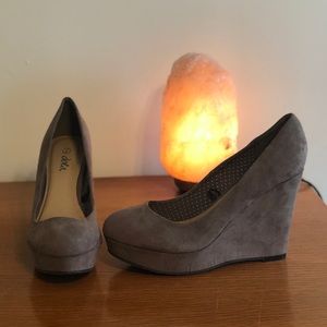 Taupe wedges
